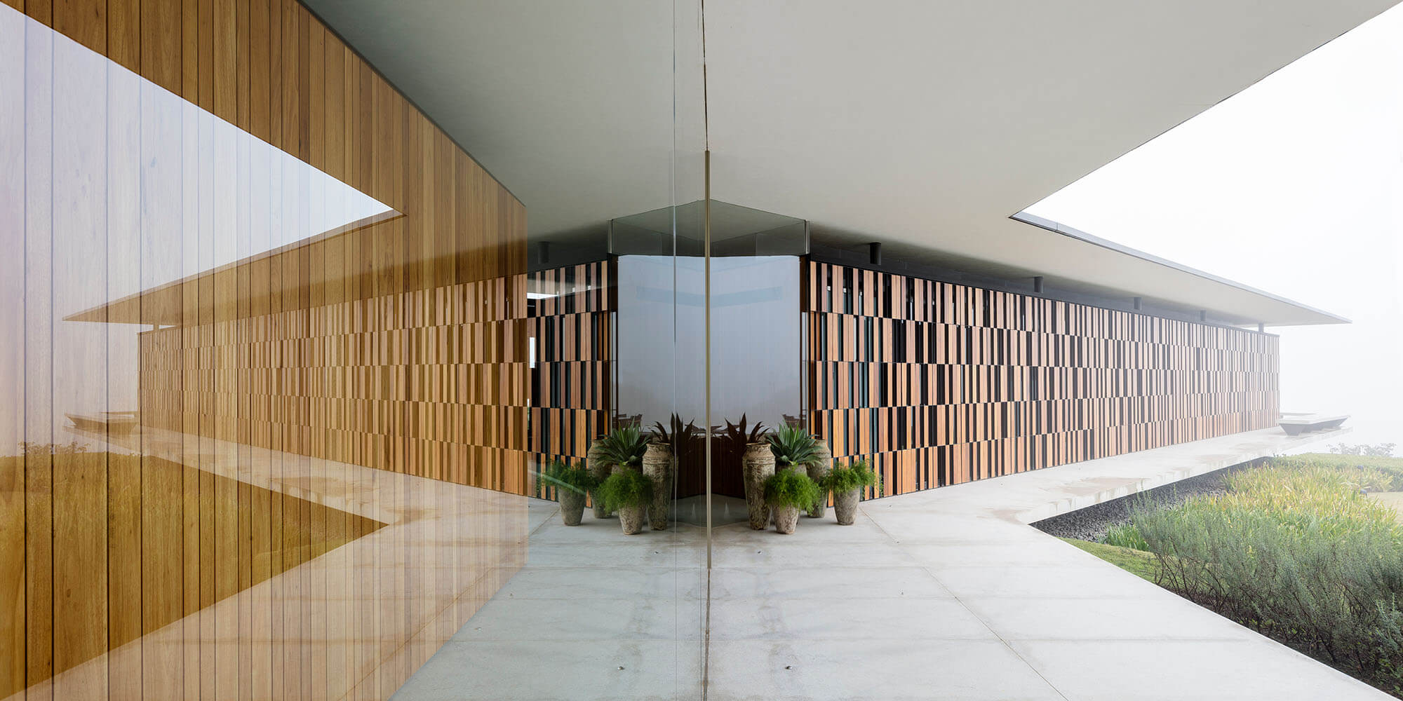 MJE House, Brazil, Jacobsen Arquitetura, jacobsenarquitetura.com, Photo: © Leonardo Finotti