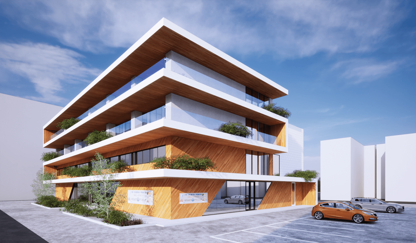 白と木目調の角ばったデザインのモダンな4階建ての建物。大きな窓が特徴で、各バルコニーには緑が植えられている。青空の下、数台の車が駐車している。.